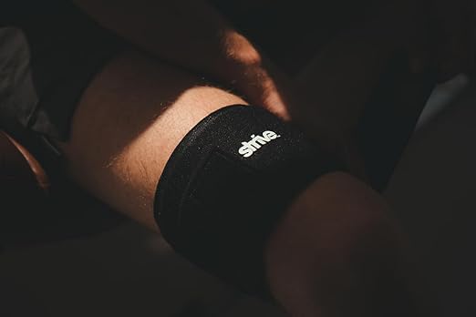 Strive Hot & Cold Therapy Compression Sleeve, Provides Soothing Relief and Support, Adjustable Compression for Comfortable Healing, Comfort Design for Injury and Muscle Recovery, Medium, Black