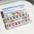 Pill Organizer 7 Day Weekly Pill Case – Large Pill Box with 7 Compartments – Holds Up to 100 Pills – Spanish Language Labels