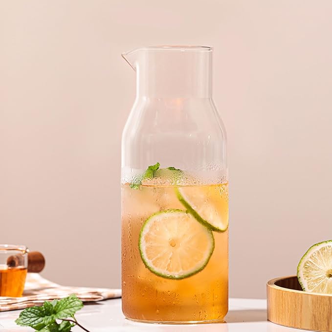 hjn Small Glass Pitcher Glass Water Carafe with Cup Lid, Fridge Water Jug Cold or Hot Beverages, Iced Tea, Milk, Juice 830ml/28oz & clear cup lid (Glass Pitcher-Clear cup lid)
