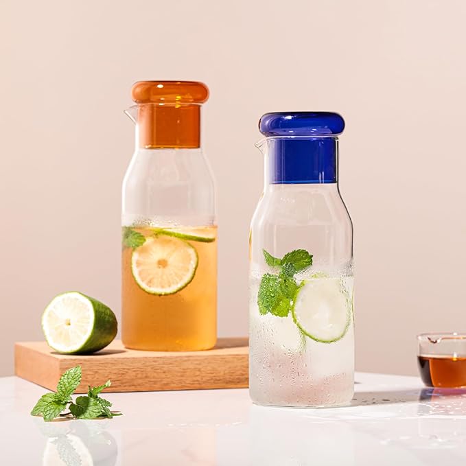hjn Small Glass Pitcher Glass Water Carafe with Cup Lid, Fridge Water Jug Cold or Hot Beverages, Iced Tea, Milk, Juice 830ml/28oz & clear cup lid (Glass Pitcher-Clear cup lid)