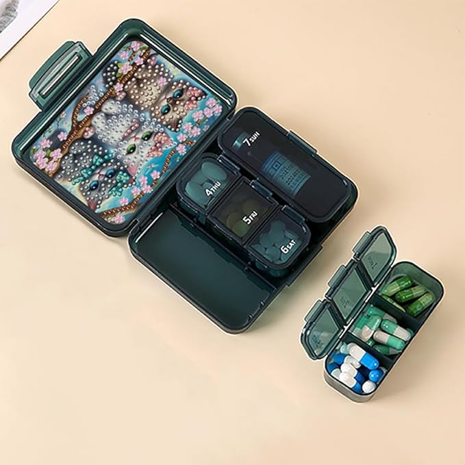 C'eitura DIY Cat Diamond Art Painting 7 Day Black Pill Organizer with 7 Lid, Weekly Medication Box with Detachable Compartments, Fun DIY Craft Project for Adults, Elegant Pill Case for Purse & Travel