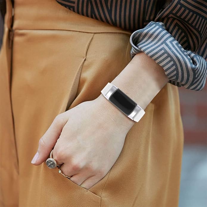 Compatible with Fitbit Charge 5 Leather Bands for Women Men, Feminine Leather Replacement Watch Band Straps Wristbands Bracelet Accessory for Fitbit Charge 5 GPS Tracker