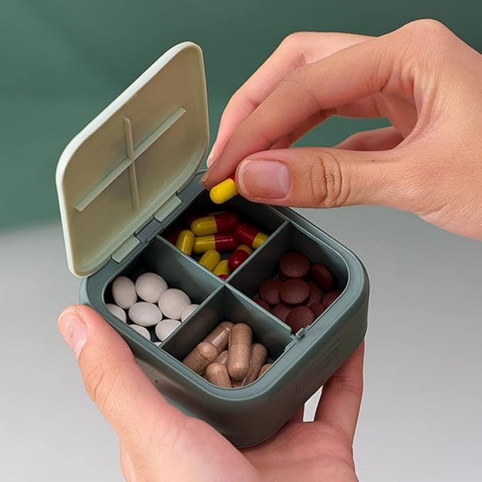 Pill Dispenser, Cute Design, Portable Dispensing Box, Sealed and Moisture-Proof, 2.75 * 3.34 Inches. (Green)