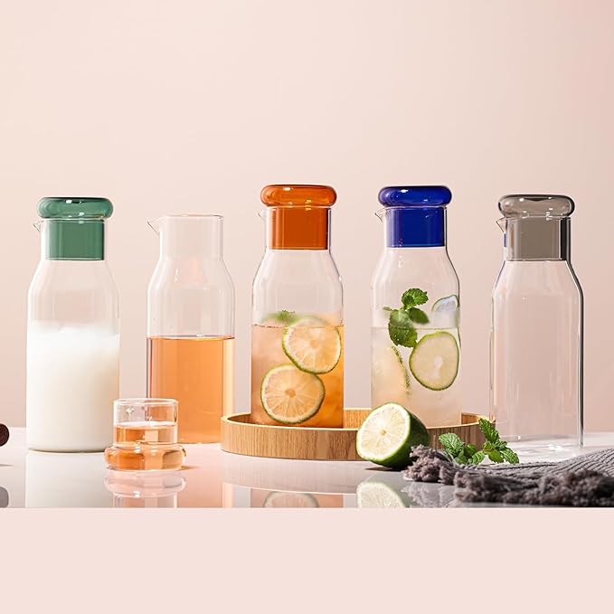hjn Small Glass Pitcher Glass Water Carafe with Cup Lid, Fridge Water Jug Cold or Hot Beverages, Iced Tea, Milk, Juice 830ml/28oz & clear cup lid (Glass Pitcher-Clear cup lid)