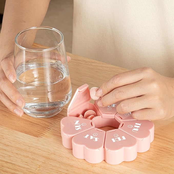 Upgrade Weekly Pill Organizer, Mooyue Travel Medicine Organizer Large Compartments Arthritis Friendly, Cute Pill Box 7 Day, Daily Pill Box Organizer for Vitamins, Fish Oils(Pink-White Letter)