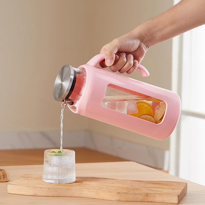 Delove Glass Pitcher with Lid & Shatterproof Shell – Heat-Resistant Borosilicate Glass Jug, 2 L/68 oz with Handle & Spout – Perfect for Iced Tea, Juice, Hot & Cold Waterr (Pink)