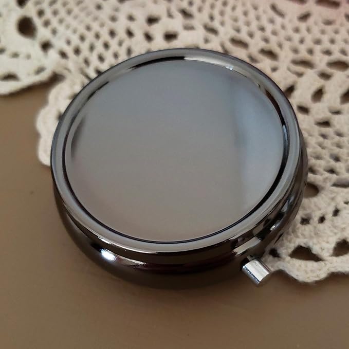 Houder Classy Gray Metal Pill Box Decorative Pill Case with Gift Box - Carry Your Meds in Style (Round)