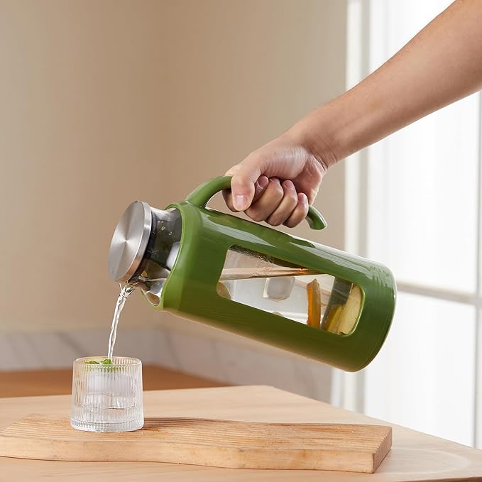 Delove Glass Pitcher with Lid & Shatterproof Shell – Heat-Resistant Borosilicate Glass Jug, 2 L/68 oz with Handle & Spout – Perfect for Iced Tea, Juice, Hot & Cold Water (Green)