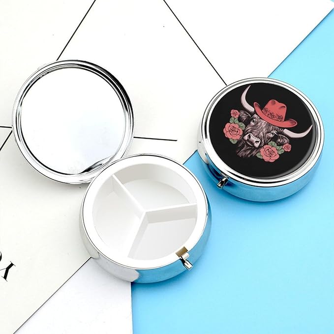 Highland Cow Round Pill Case Mini Pill Box Portable Medicine Organizer Pill Container for Travel