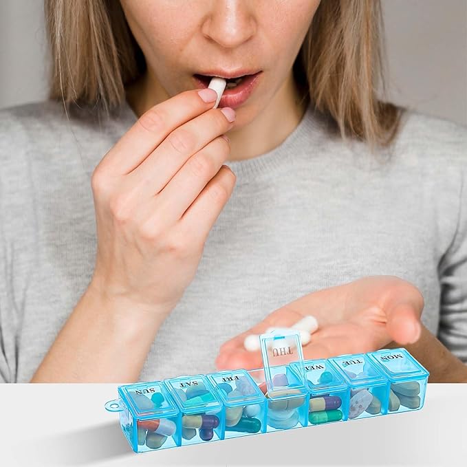 Weekly Pill Organizer,4Pcs 7 Day Pill Case Daily Vitamin Case Medicine Box Portable Medicine Organizer with Compartment 4 Colors AM PM Pill Containers for Medicine Supplements Fish Oil