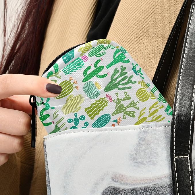 Fustylead Simple Cute Green Cactus Botanical Plant Travel Pill Organizer Bag with Zipper Small Pill Box 7 Day Pill Case for Purse Storage Weekly Vitamin Medicine Supplement