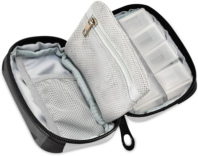 Naanle Funny Cats in Row Pill Box 7 Day Pill Case Travel Pill Organizer Bag with Zipper Portable Weekly Case Compact Size for Vitamin Supplement Holder