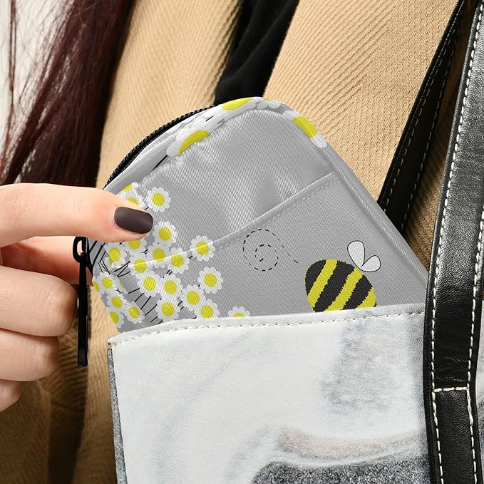 Cartoon Daisy Bee Pill Box 7 Day Pill Case Travel Pill Organizer Bag with Zipper Portable Weekly Case Compact Size for Vitamin Supplement Holder