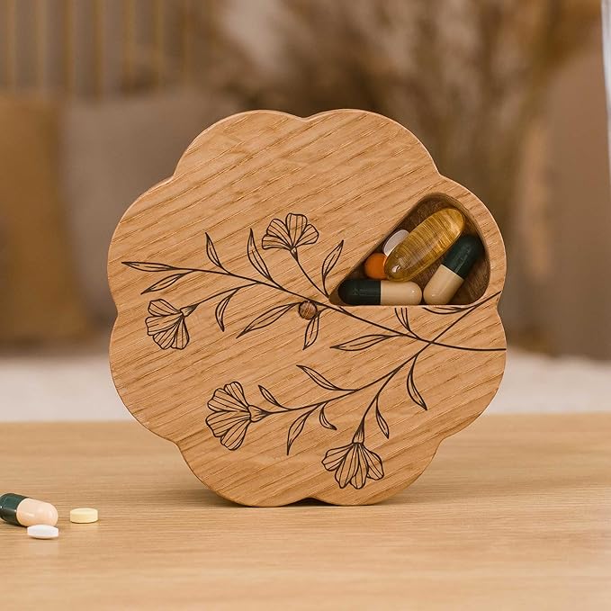 Makety Cute Pill Organizer, 7 Day Vitamin Holder with Magnetic Lid, Floral Design, Solid Oak Wood