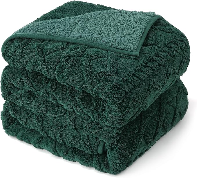 Drewin Weighted Blanket for Adults Queen Size 15 lbs, Soft Fuzzy Jacquard Sherpa Weighted Blankets for Sleeping, Cozy Sofa Bed Blanket for Winter, Dark Green, 60 x 80 inches