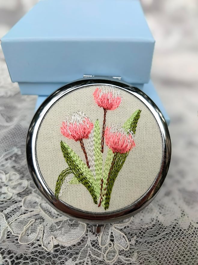 Leimandy Diameter 7cm Pill Case Pill Box with Mirror Retro 3 Compartment Pill Box Compact Mirror Moisture Proof Pill Case Travel Size Pill Case 7 Day Birthday Gift Mother's Day Gift L3 (Pink Tulip)