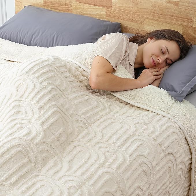 Sherpa Fleece Adult Weighted Blanket Great for Sleep, 15 lbs Dual Sided Soft Fuzzy Heavy Blankets for Couch Bed Sofa, Cozy Warm Arched Jacquard Throw for Winter (Cream White, 48" x 72", 15 Pounds)