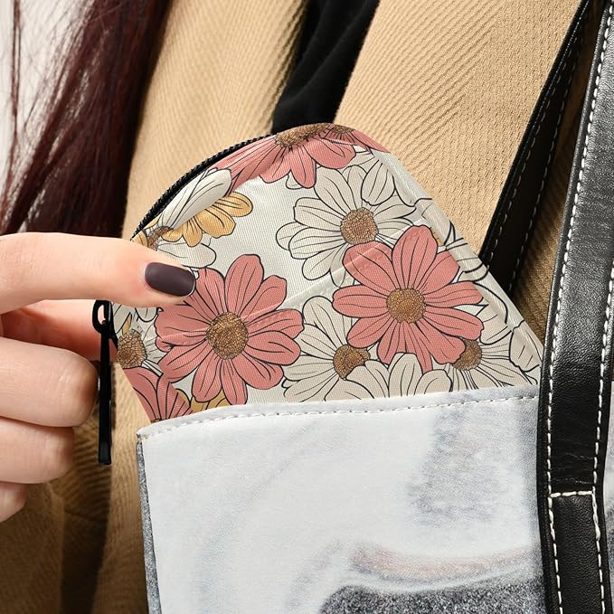 Fustylead Hand Drawn Retro Groovy Daisy Flowers Pill Organizer for Purse, Weekly Portable Pill Box with Zipper to Storage Vitamins Fish Oils Medications Supplements