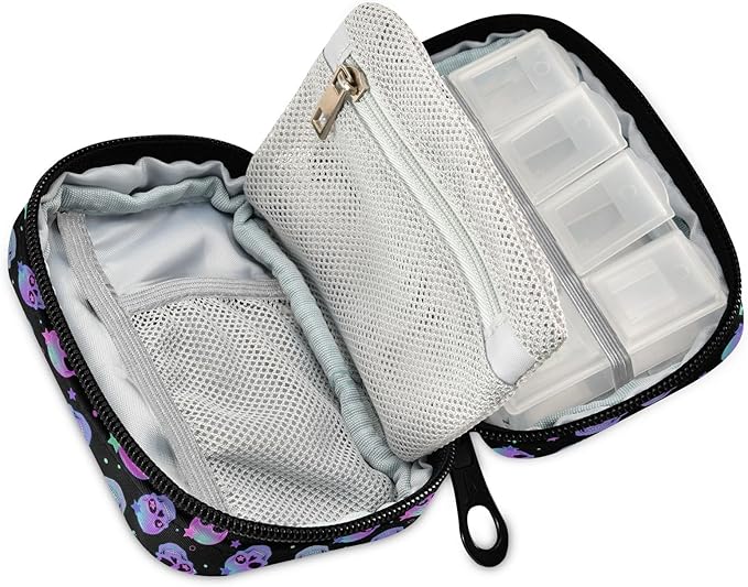 MNSRUU Pill Organizer Bag Weekly Pill Organizer Case Goth Stars Purple Skulls Portable Small Daily Pill Boxes for Vitamin Fish Oils Supplement Holder with Zipper Compact Size