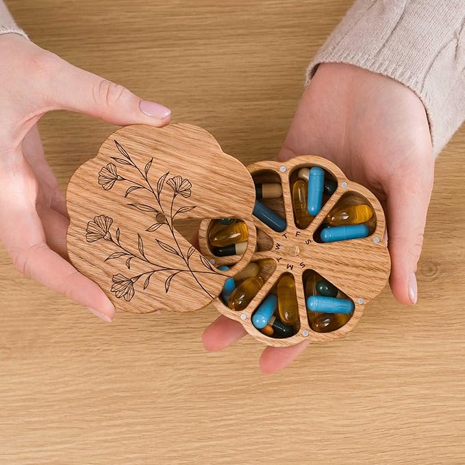 Makety Cute Pill Organizer, 7 Day Vitamin Holder with Magnetic Lid, Floral Design, Solid Oak Wood